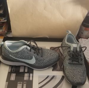 Kids NWT Nike sneakers - grey and light blue